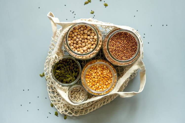 Os ratos que comeram alimentos processados acabaram comendo menos que aqueles alimentados com grãos e, por isso, receberam menos nutrientes.