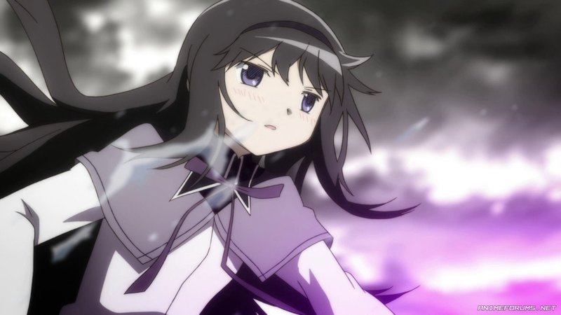 Homura Akemi é apaixonada pela protagonista de Puella Magi Madoka Magica.