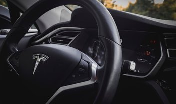 Tesla Model S e X ganham integração com Steam; veja vídeo