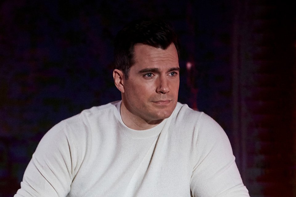 Saída de Henry Cavill do papel de Superman pode não acontecer