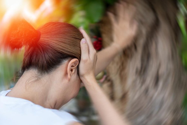 Na maioria das vezes, o zumbido passará ao decorrer do tempo, mas algumas pessoas podem sofrer com um problema crônico.