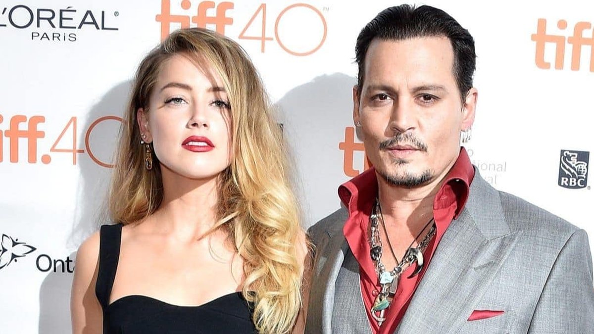 Amber Heard diz que julgamento com Johnny Depp é 'doloroso e