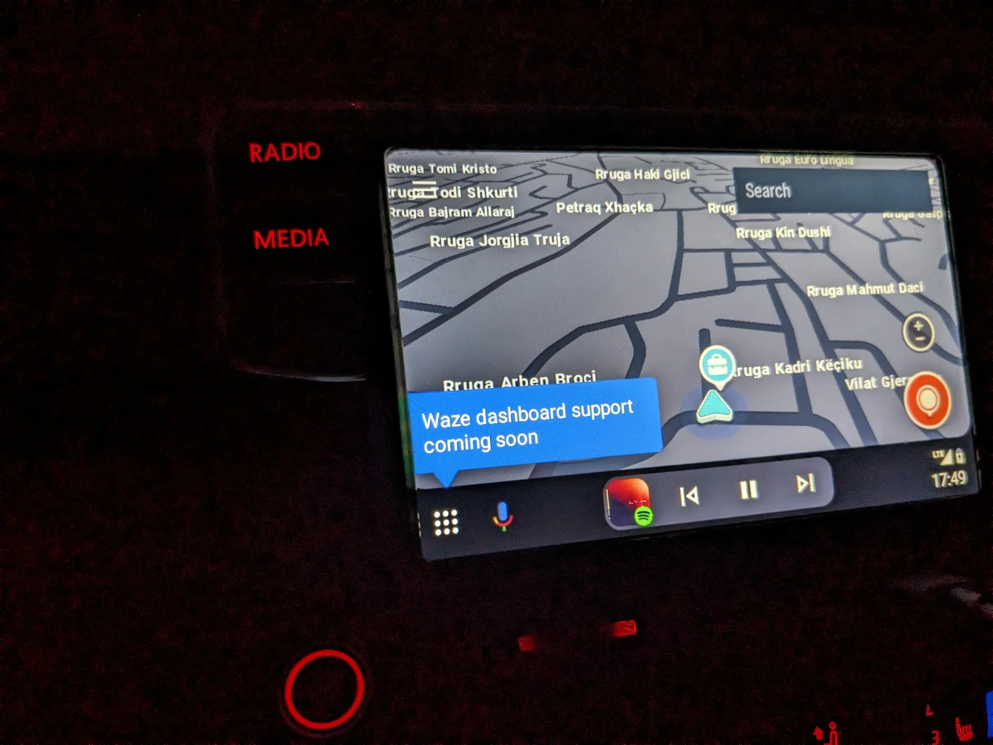 Mensagem indica que a tela dividida do Waze chegará em breve ao Android Auto beta.