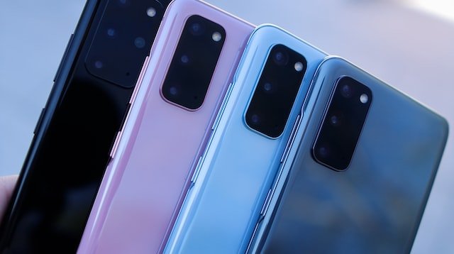 A Samsung, principal rival da Apple, sofreu queda de 4% no preço médio de venda.