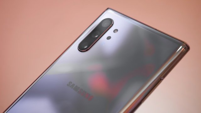 O Samsung Note 10 Plus é um dos aparelhos que ficaram sem o Android 13.