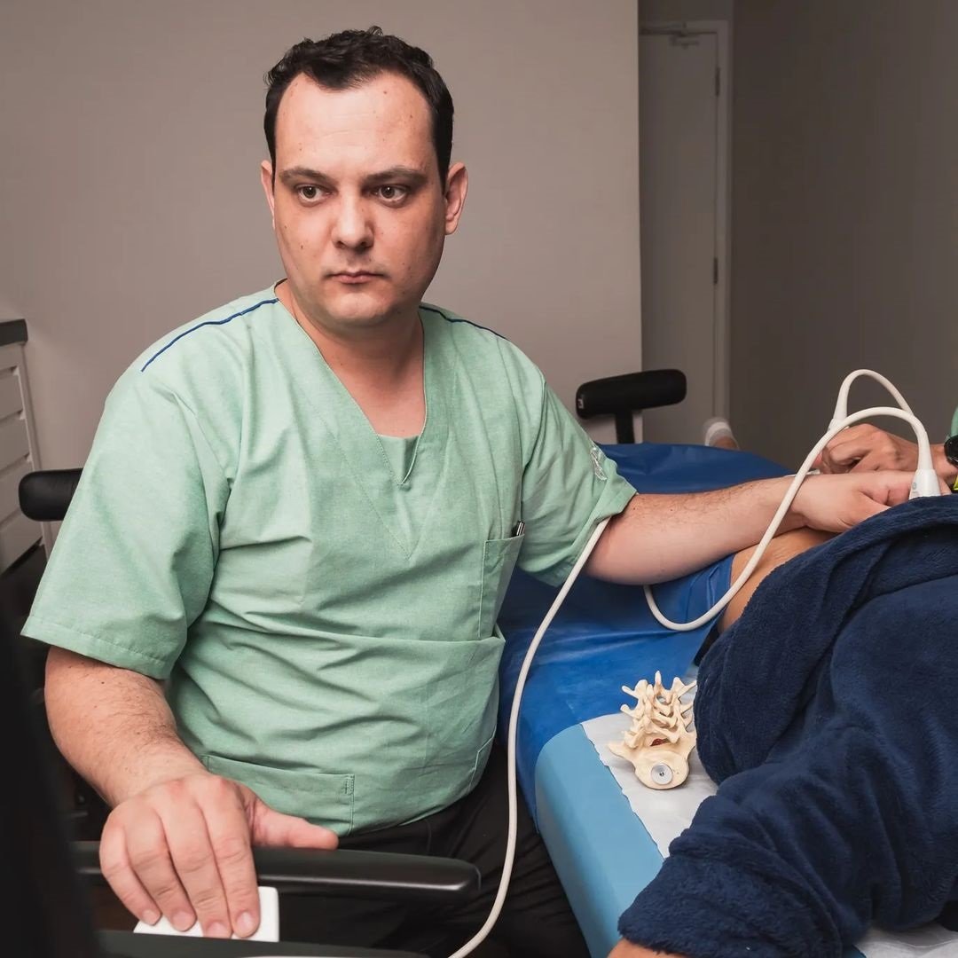 Especialista em Medicina da Dor, o médico Affonso Bauer atende diariamente pacientes com a síndrome