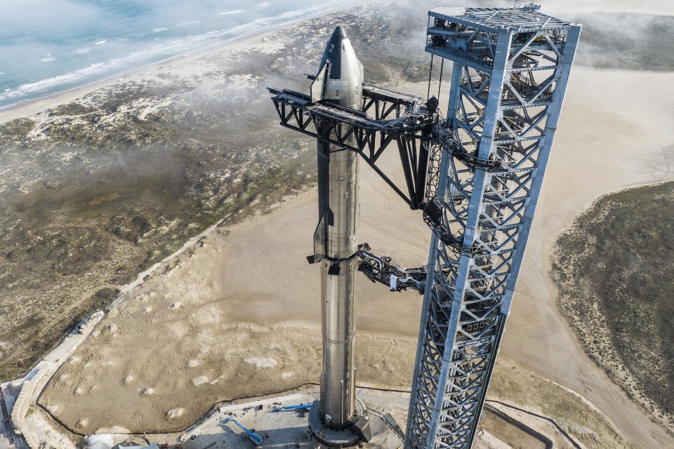 SpaceX enthüllt Bilder des Raumfahrzeugs, des Raumfahrzeugs, das Reisen um den Mond machen wird