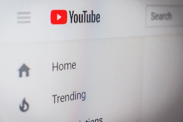 Os criadores foram surpreendidos com o YouTube desmonetizando vídeos publicados antes da nova regra.