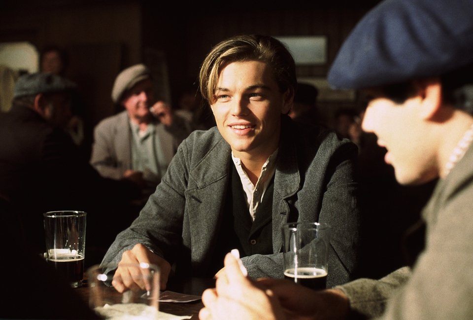DiCaprio tinha apenas 21 anos em Titanic e, de lá para cá, se tornou um dos maiores nomes de Hollywood.
