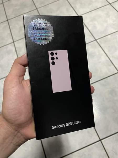 Loja da América Central diz que tem o smartphone Samsung Galaxy S23 Ultra para pronta entrega antes do lançamento oficial.(Fonte: KM Cell/Facebook/Reprodução)