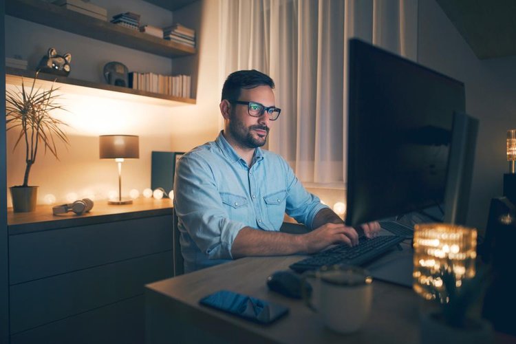 Um teclado confortável e eficiente é fundamental para quem passa horas à frente do PC.