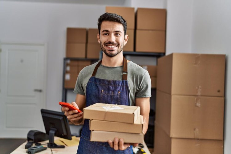 O dropshipping é uma forma de e-commerce, porém o fornecedor tem as maiores responsabilidades com as compras.