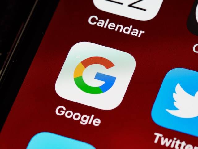 O Google é o buscador padrão nos dispositivos iOS graças a um acordo da Alphabet com a Apple.