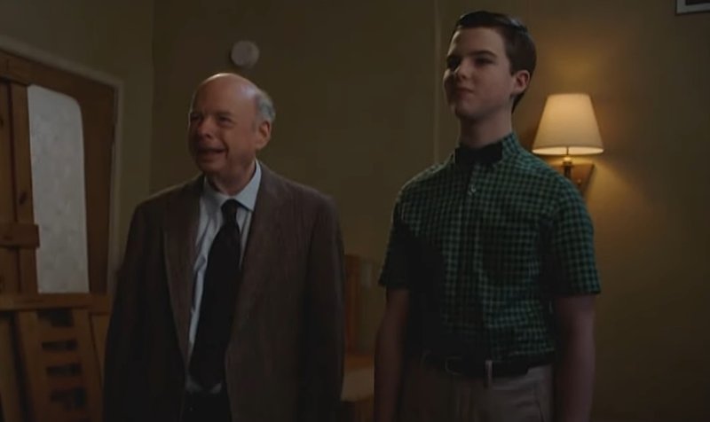 O jovem Sheldon terá uma grande oportunidade na universidade durante o próximo episódio de Young Sheldon. (CBS/Reprodução)