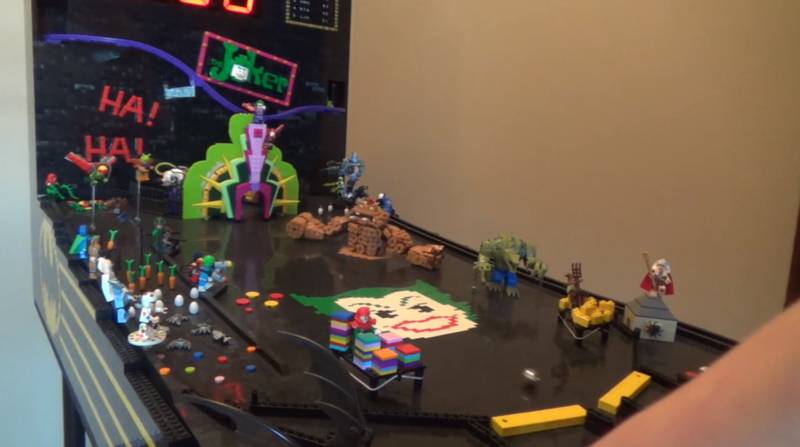 Máquina de Pinball é toda construída com peças de LEGO