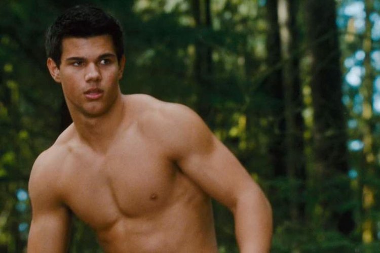 Para Taylor Lautner, a rivalidade entre Edward e Jacob, alimentada pelos fãs, não foi um ponto positivo em sua carreira.
