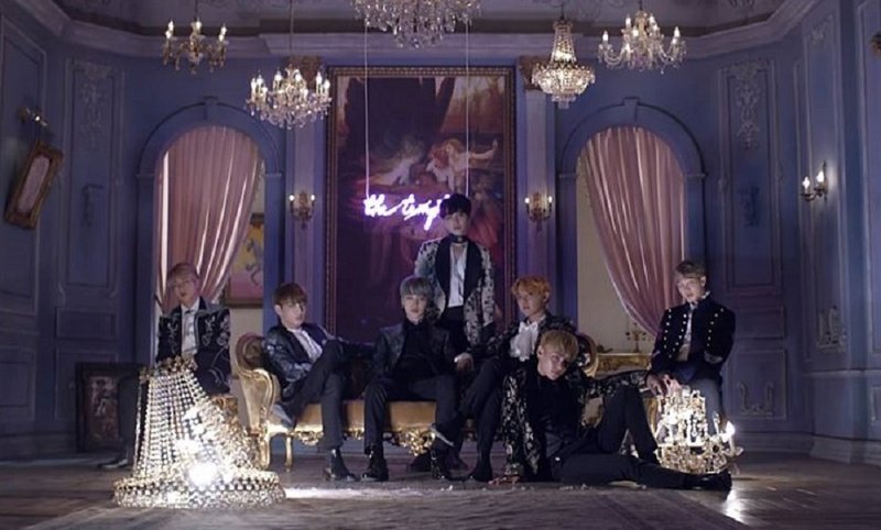 Inúmeras teorias foram criadas a partir de "Blood, Sweat and Tears", do BTS. (HYBE Corporation/Reprodução)