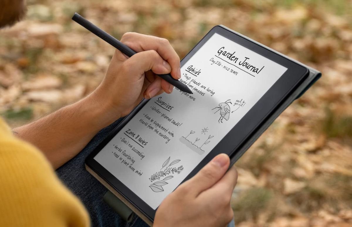 Kindle Scribe "transforma" o leitor de eBooks em um caderno de anotações.