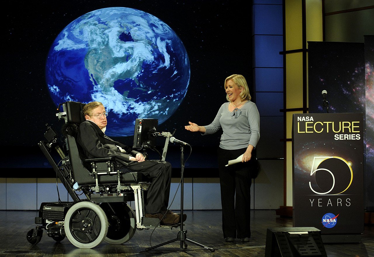 Com sua genialidade, Hawking conquistou prestígio mundial e se tornou uma das figuras mais respeitadas do seu tempo (Fonte: NASA/Paul Alers)