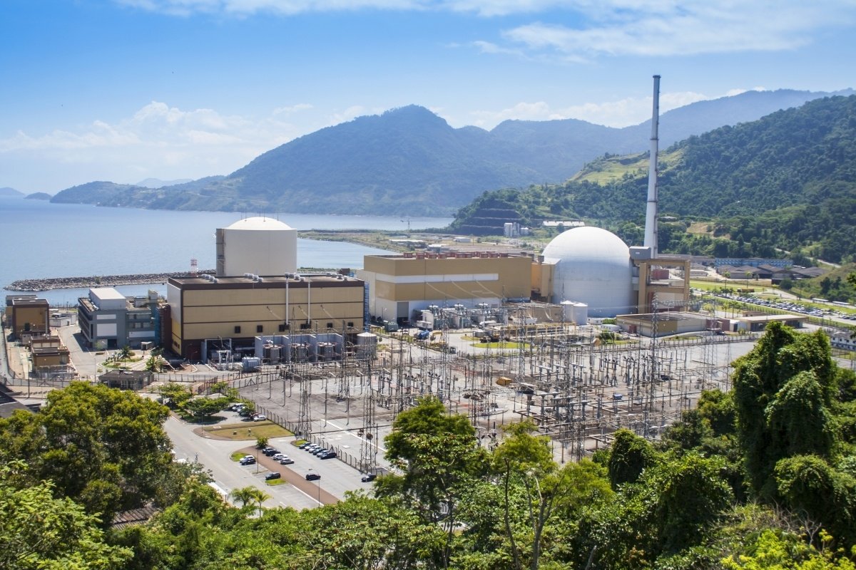 Usina nuclear em Angra dos Reis (RJ), que produz eletricidade