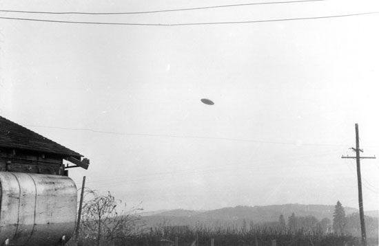 Um suposto OVNI visto de uma fazenda perto de McMinnville, Oregon, em 1950