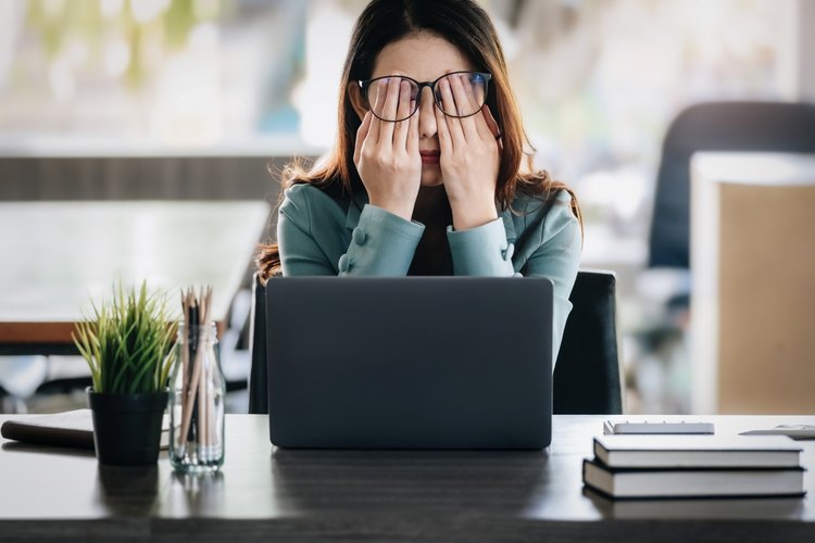 Pesquisa mostrou que mulheres são mais afetadas pelo burnout