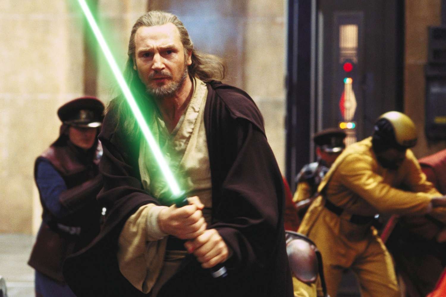 Liam Neeson não está curtindo muito a direção que a franquia Star Wars tem tomado, com diversos spin-offs.