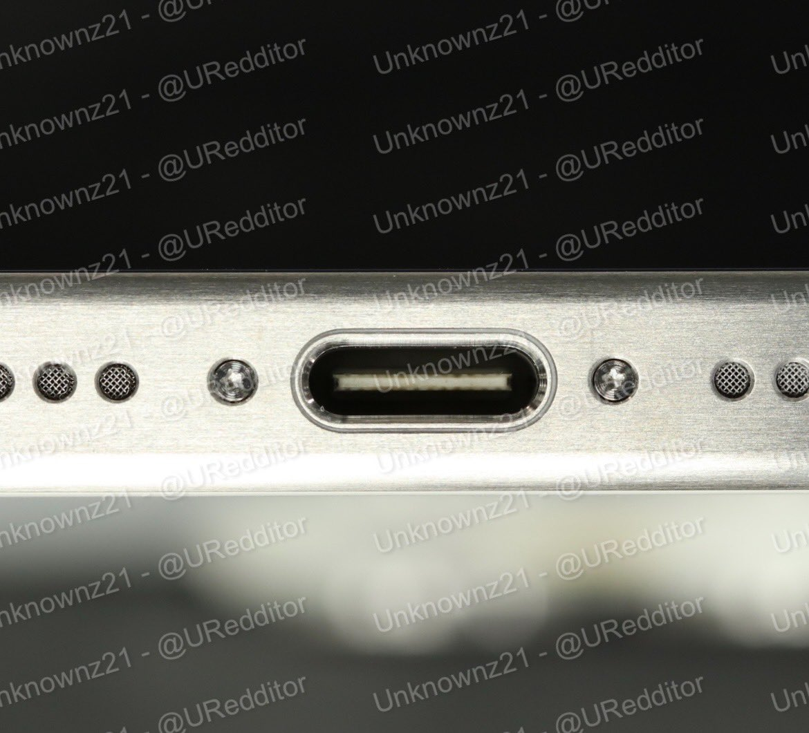 Suposta foto do iPhone 15 Pro mostrando USB-C.