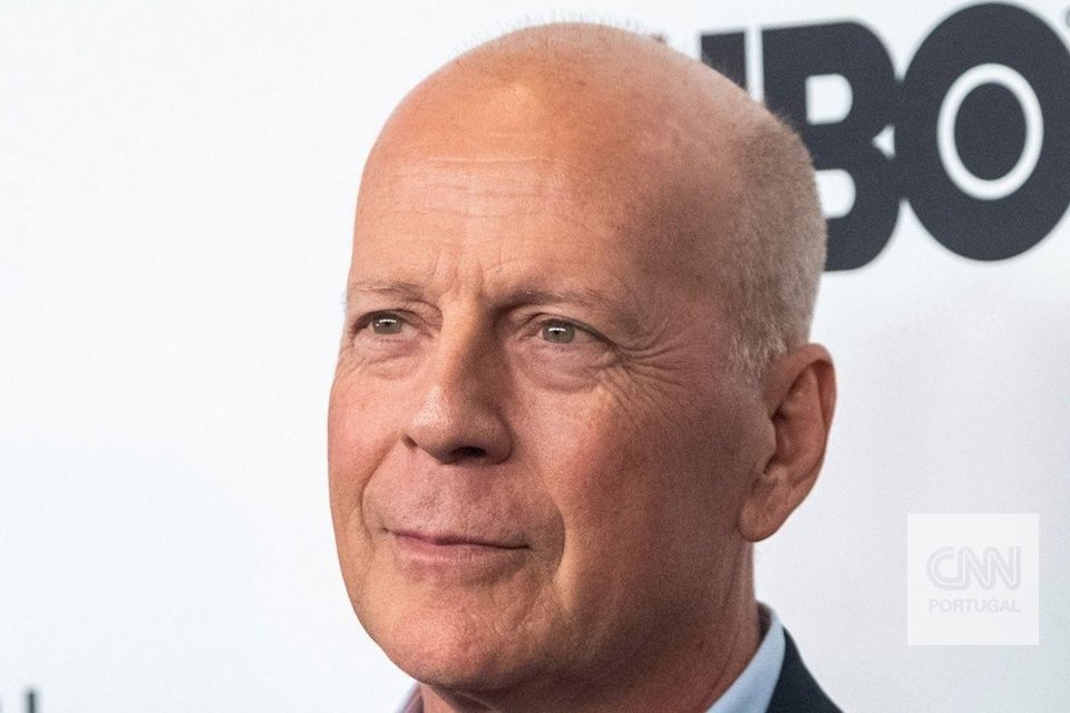 Bruce Willis marcou sua história no cinema ao protagonizar diversos filmes marcantes, especialmente no gênero de ação.
