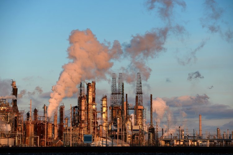 A redução na emissão de gases poluentes para a atmosfera é uma das medidas para minimizar os efeitos do aquecimento global