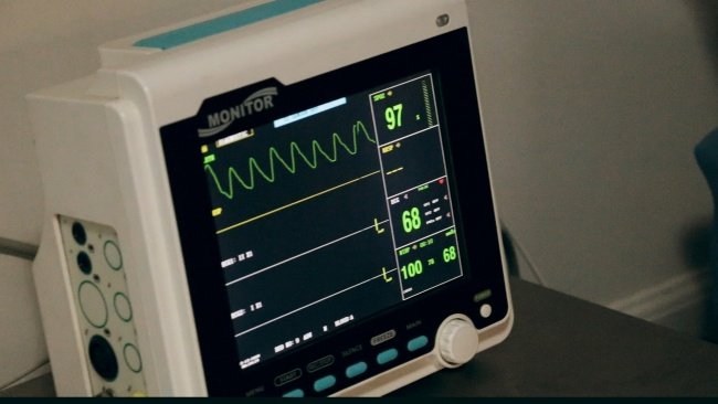 Novas pesquisas são necessárias para verificar se há riscos causados pela interferência para quem usa implantes no coração.