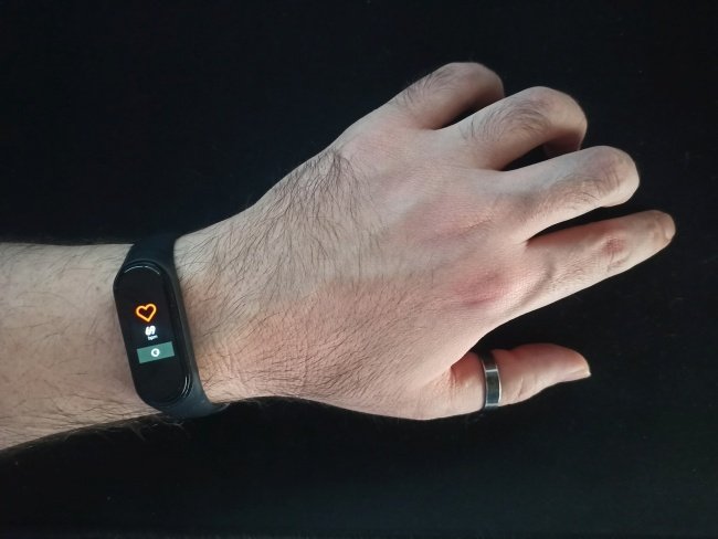 As pulseiras inteligentes também podem interferir nos aparelhos implantados.