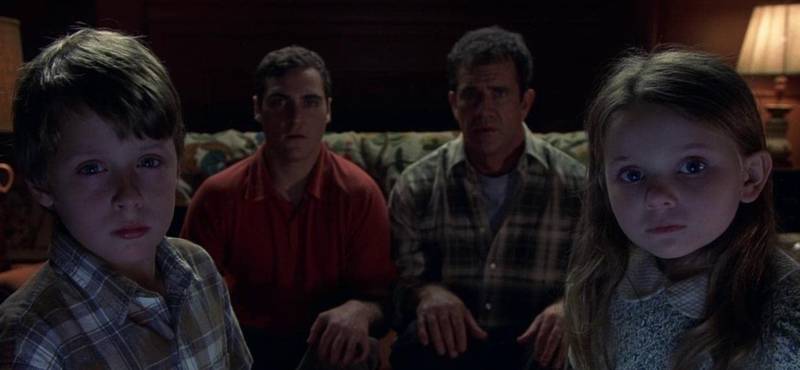 Sinais é um filme de suspense que tirou o sono de muita gente na época em que foi lançado