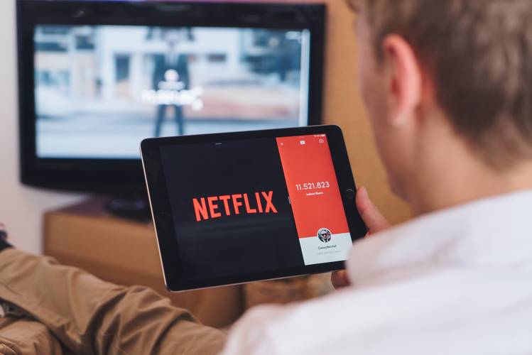 Netflix ainda mantém liderança na audiência no Brasil entre os serviços de streamming. (Fonte: Unsplash/CardMapr.nl/Reprodução)