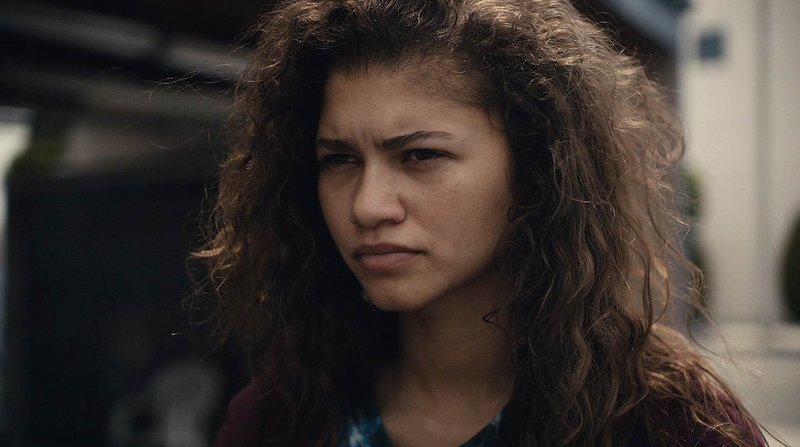 Zendaya vive uma adolescente problemática e cheia de desafios em Euphoria; atriz terá salário milionário para estrelar 3ª temporada.