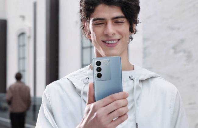 Vivo V27.