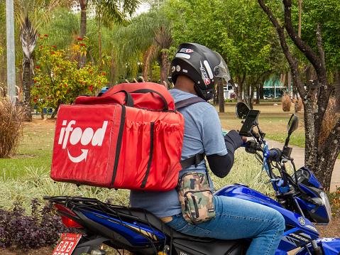 Recentemente, o iFood perdeu a exclusividade com as grandes redes de restaurantes.