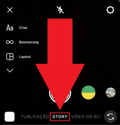 Procure pela opção "Story" na parte inferior da tela