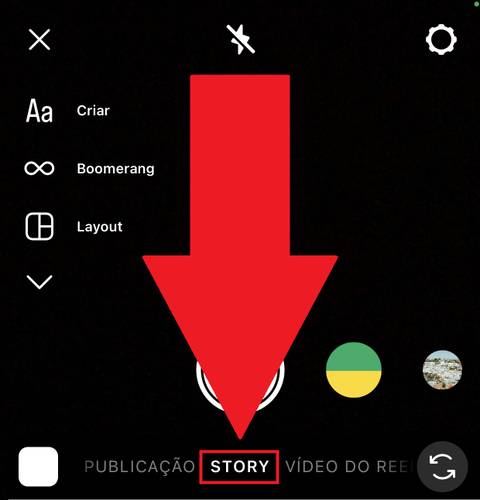 Procure pela opção "Story" na parte inferior da tela