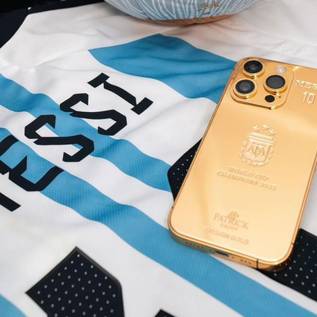 Imagem de Messi presenteia jogadores da Argentina com iPhone 14 Pro de ouro