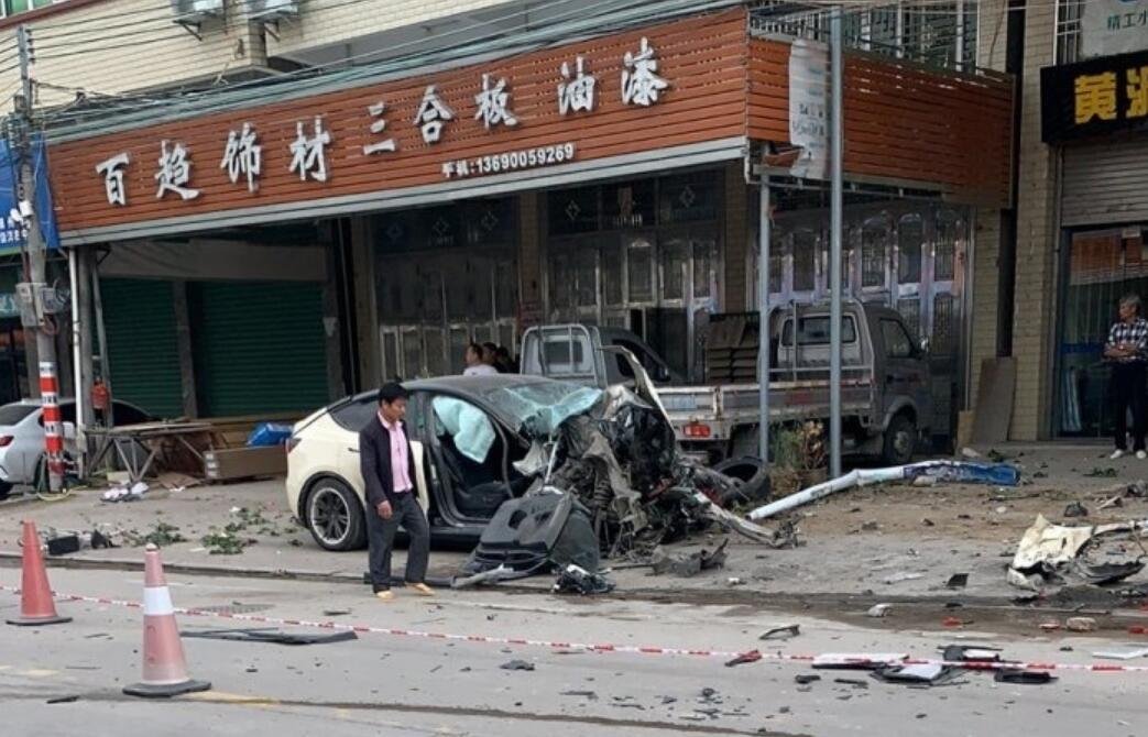Dados do veículo isentam piloto automático do trágico acidente ocorrido em 5 de novembro na China. (Fonte: Weibo/Reprodução)
