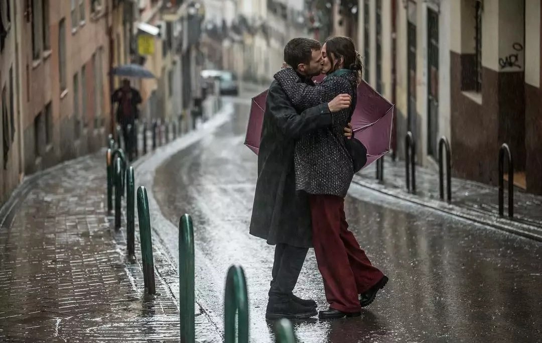 Amor ao Primeiro Beijo promete ser a nova comédia romântica queridinha da Netflix