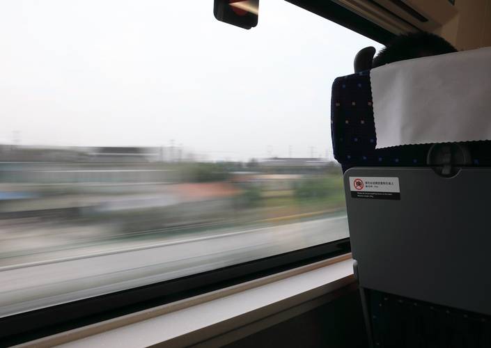 Vista da janela de um trem-bala chinês