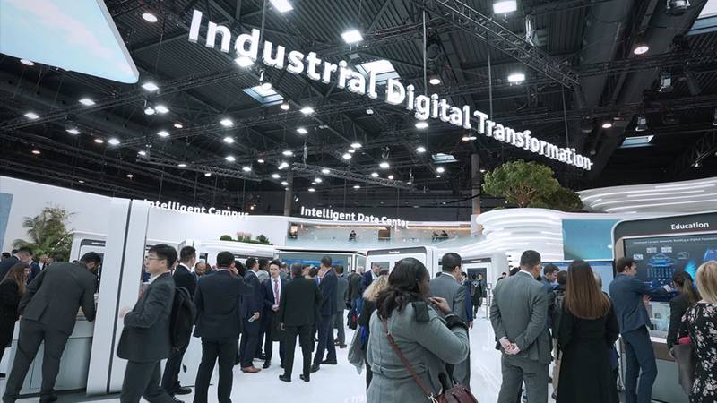 Milhares de pessoas visitaram o espaço da Huawei na MWC 2023.
