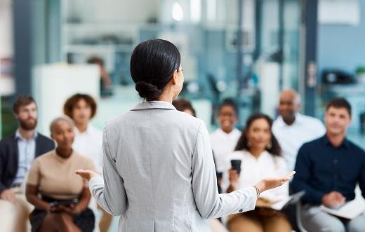 Cursos de tecnologia serão ministrado por profissionais e experts com duas horas semanais de atividade presencial. (Fonte: Getty Imagens/Reprodução)