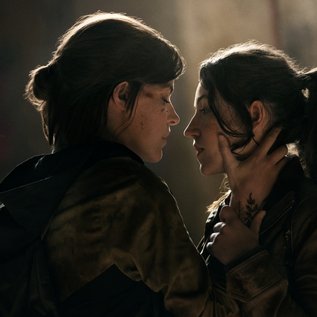 Imagem de Last of Us: cosplays de Ellie e Dina são tão bons que parece cena do jogo
