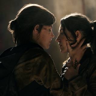 Imagem de Last of Us: cosplays de Ellie e Dina são tão bons que parece cena do jogo