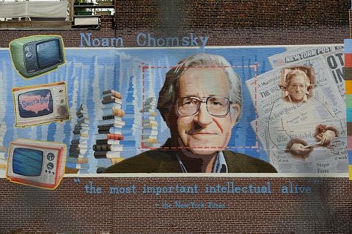 Chomsky é considerado um dos maiores intelectuais vivos do mundo. (Getty Images/Reprodução)
