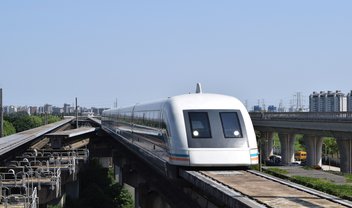 O que é o trem Maglev e como ele funciona?