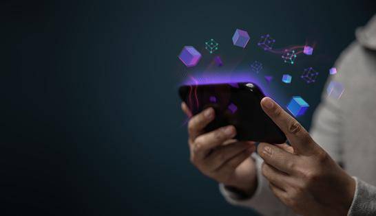 A Web 3.0, atual período que vivemos, tem como principal característica a facilidade de acesso à informação por diferentes dispositivos
